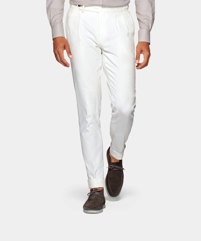 Off-White Pleated Braddon Trousers | Pure Cotton | Suitsupply Online Store