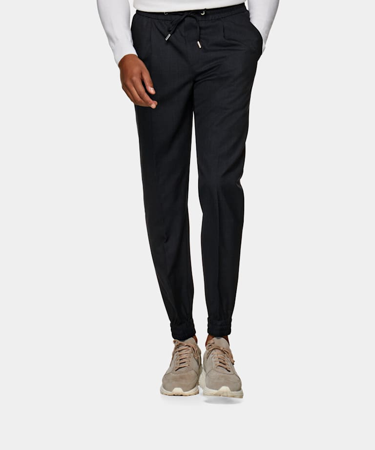 Pleated trousers | Suitsupply Online Store