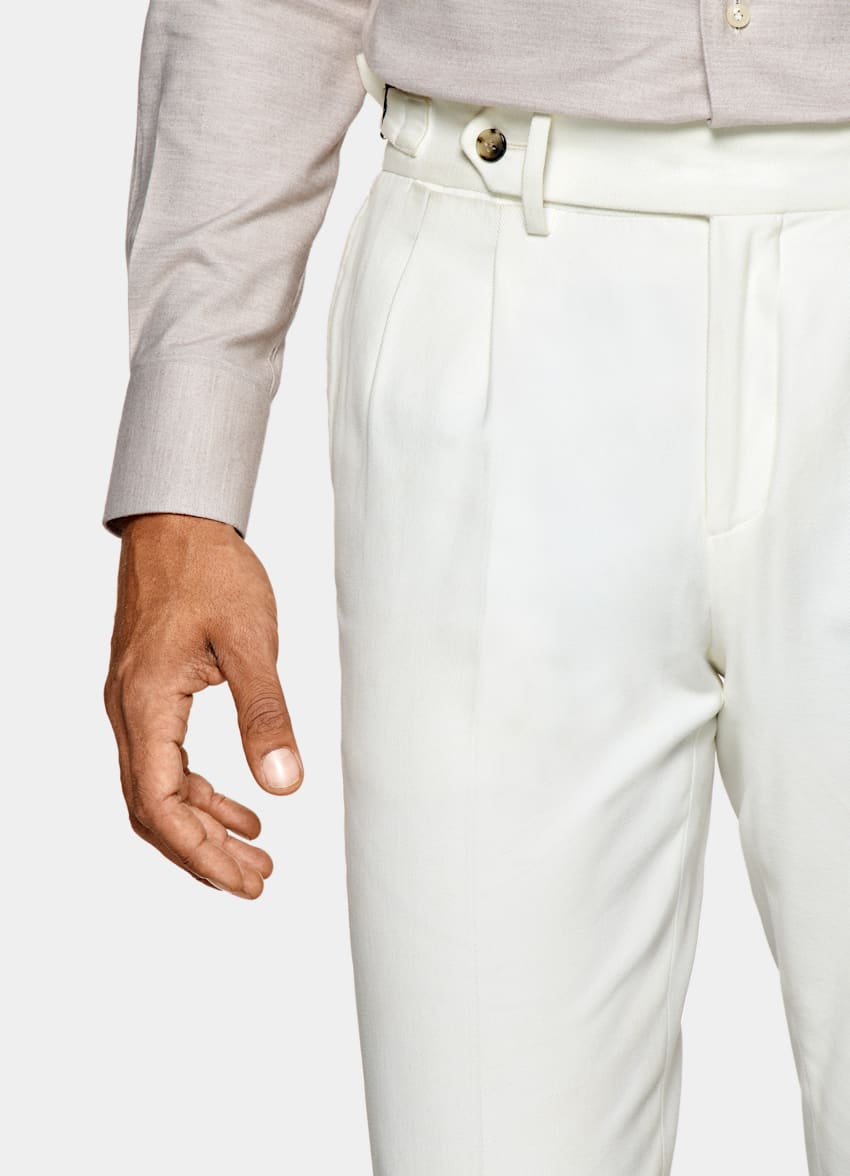 Off White Pleated Braddon Trousers | Stretch Cotton | Suitsupply Online ...